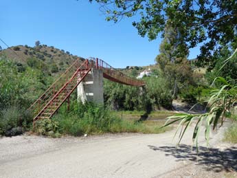 brug over de Rio Cueva bij Salto del Negro