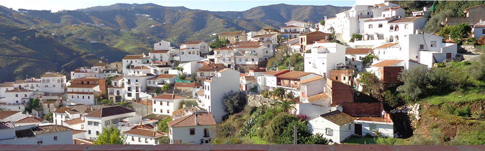Het dorp El Borge vanaf uw balkon