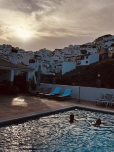 vakantiehuia casa Claudia zwembad avond
